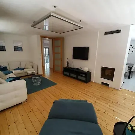 בית אירוח #3 With Double Bed In A With Nice Pool