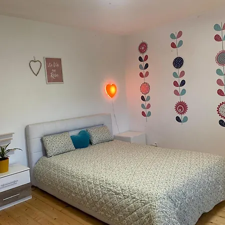 #3 With Double Bed In A With Nice Pool בית אירוח Ústí nad Labem