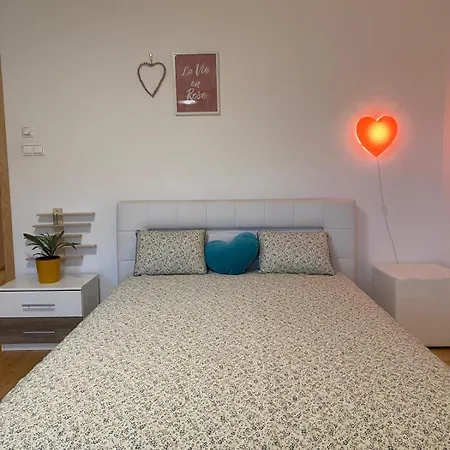 ホームステイ #3 With Double Bed In A With Nice Pool